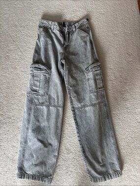 Divided Women's Gray Straight-Leg Cargo Jeans